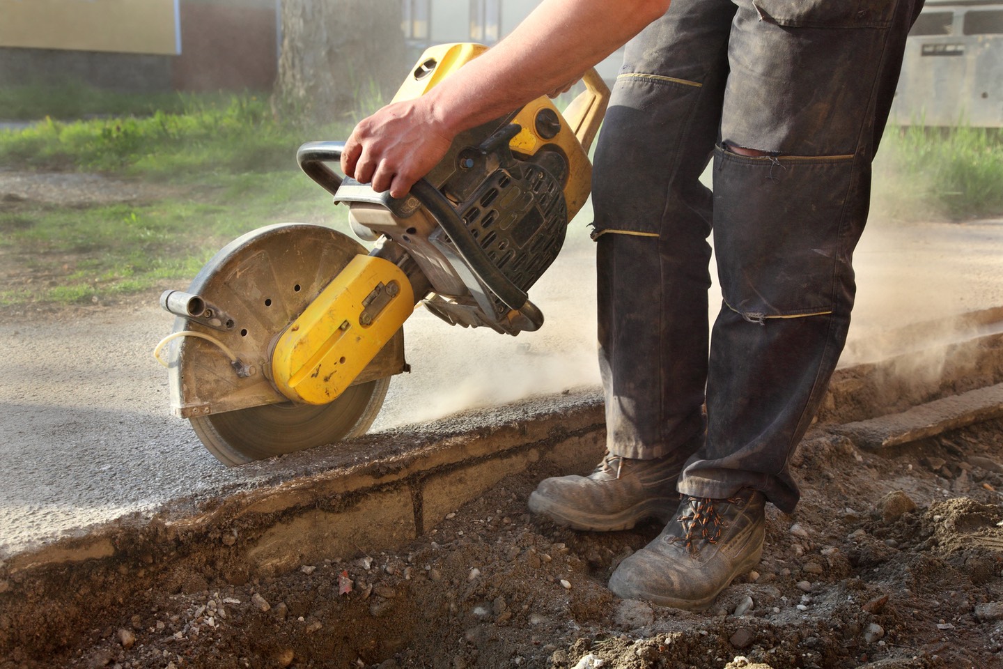 concrete cutting saw